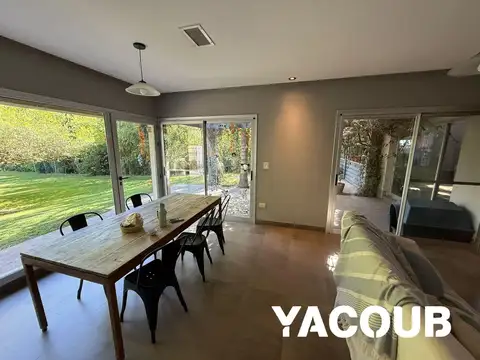 Casa en venta - 3 Dormitorios 2 Baños - Manuel B. Gonnet