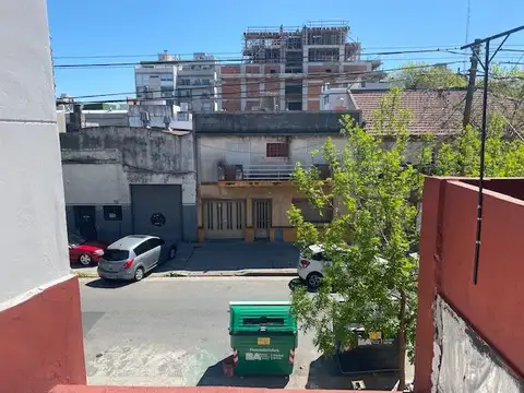 PH 2 AMBIENTES  PLANTA ALTA SIN EXPENSAS ENTRADA INDEPENDIENTE CONTRATO PROFESIONAL