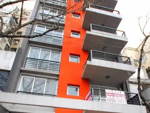 Av. Jujuy 300 P3º Balvanera  Depto. 2amb con balcón. Muy Luminoso 