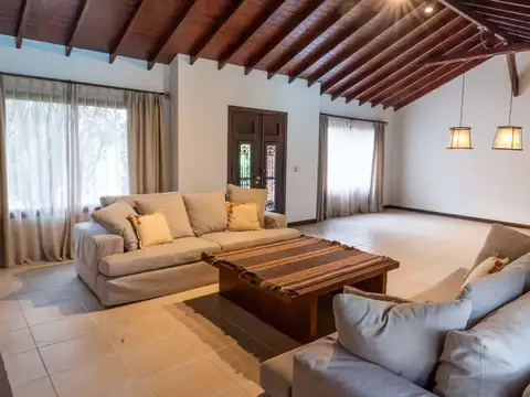 Casa 4 ambientes con 3 baños