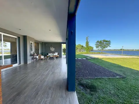 Casa en Venta con 4 cocheras