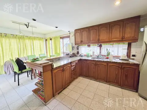 Casa 5 ambientes con 3 baños