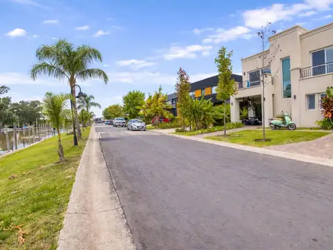 Boulevard de Todos Los Santos -  Lote 104 4300