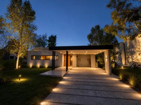 CASA EN VENTA EN MIRALAGOS