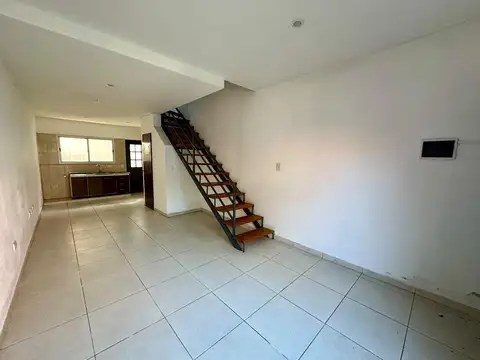 VENTA DÚPLEX 3 AMBIENTES CON PATIO EN WILLIAM C. MORRIS, HURLINGHAM