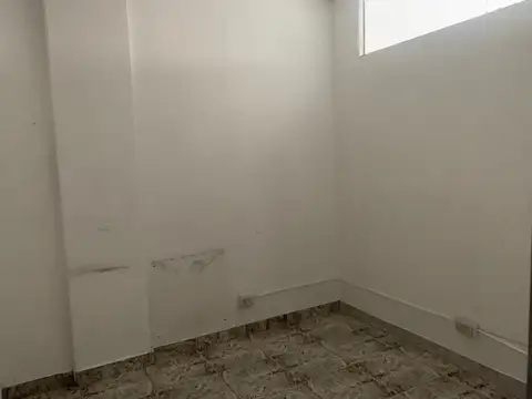 LOCAL EN EXCELENTE UBICACIÓN A MTS DE AV. MITRE 