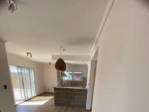Departamento en Alquiler en Bernal, $ 800.000