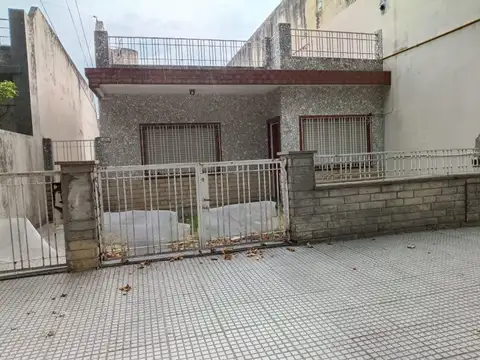 CASA PARA DOS FAMILIAS EN LOTE PROPIO, Guamini 5400 - Villa Lugano