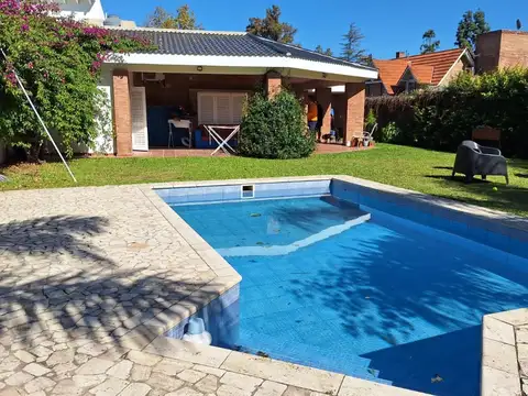 Casa 4 ambientes con 4 baños