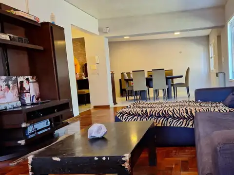 Casa en Venta con 8 cocheras
