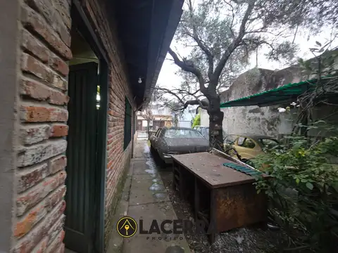 Casa 2 ambientes con parque en venta