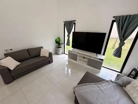 Casa en Alquiler en Barrancas De San Benito, USD 1.100