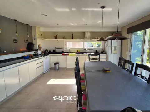 Casa 4 ambientes con 3 baños