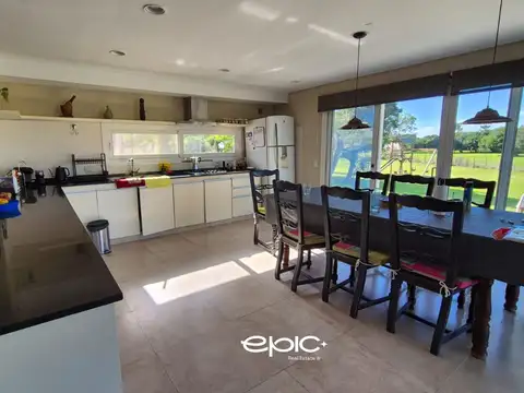 Casa en Venta con 1 cochera