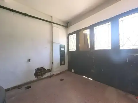 Casa 6 ambientes con 2 baños