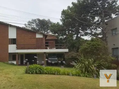 Casas en venta - 6 dormitorios 4 baños - Cochera - 400mts2 - Ostende, Pinamar