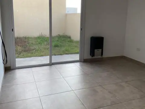 Depto Tipo Casa 2 ambientes con 1 baño