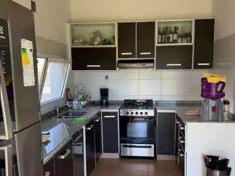 Casa en Alquiler con 2 cocheras