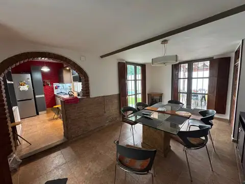 Casa 6 ambientes con 3 baños