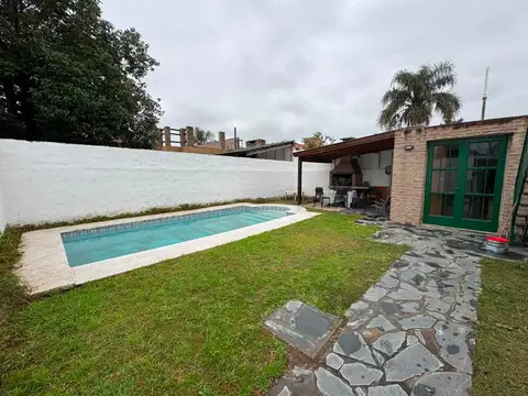 Casa en Venta con 2 cocheras
