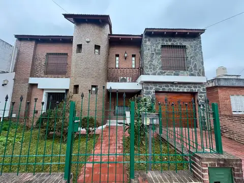 VENTA CASA 5 DORM. B° A CENTENO. APTO CREDITO