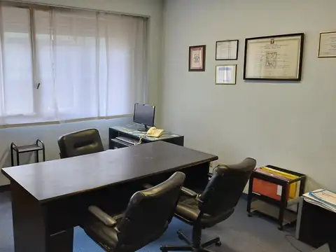 Oficina apta para Local en inmejorable ubicación