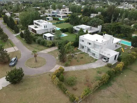Casa en Alquiler de 4 dormitorios