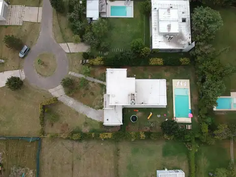 Casa en Alquiler en Puerto Roldan, USD 2.100