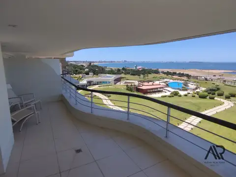Apartamento en venta de 3 dormitorios c/ cochera en P. Ballena