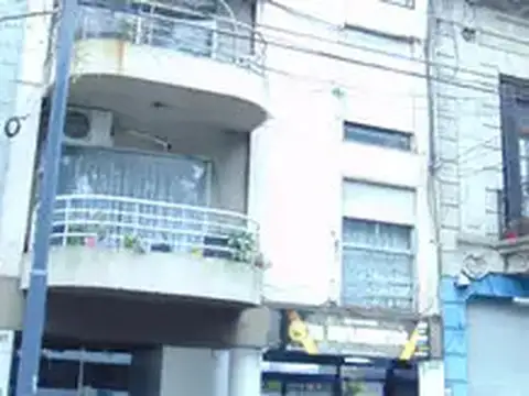 Avenida Caseros 3200, Piso 1