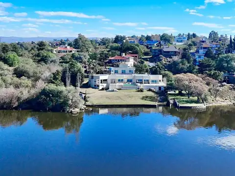 Casa en Venta en Villa Del Lago, USD 1.100.000