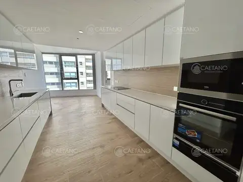 Venta apartamento Punta del Este con vista al mar. 4 dormitorios