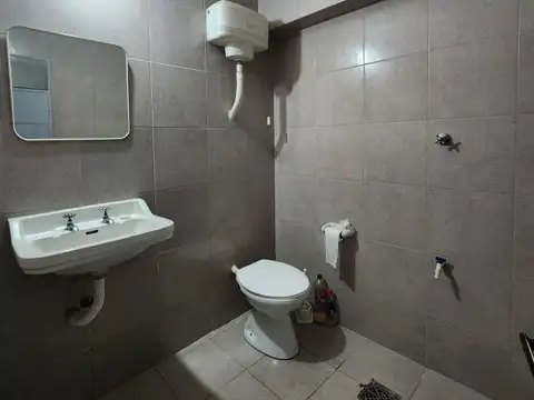 AMPLIO GALPON EN ALQUILER