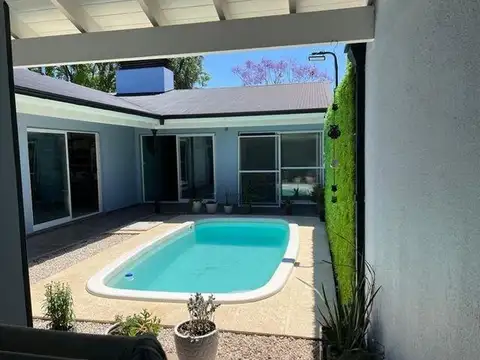 Casa en Venta en Lujan, USD 260.000