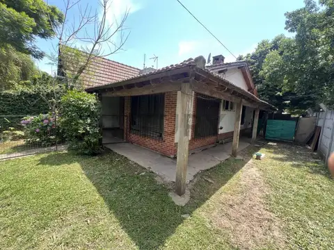 ¡Oportunidad! Casa de 3 ambientes a reciclar y un ph de 3 amb con ingreso indepe