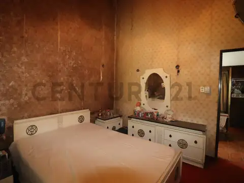 ¡Oportunidad! Casa de 3 ambientes a reciclar y un ph de 3 amb con ingreso indepe
