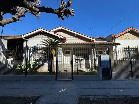 CASA EN VENTA 4 AMB + DEPTO 2 AMB JARDIN V. MAIPU