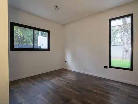 Casa en Venta con 4 cocheras