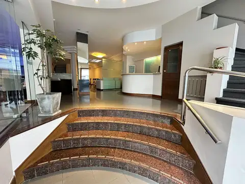 Hotel con 43 habitaciones - Excelente zona comercial
