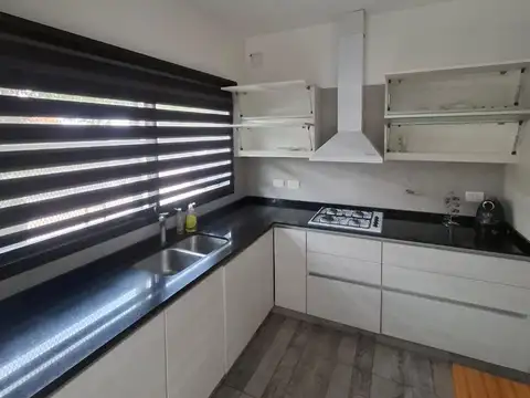Depto Tipo Casa en Alquiler de 3 ambientes
