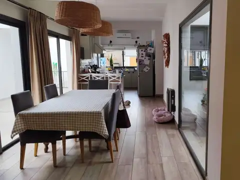 Casa 7 ambientes con 5 baños