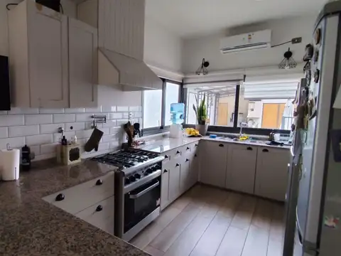Casa en Venta con 3 cocheras