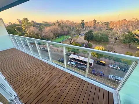Depto 2 amb frente al parque Centenario    Full amenities. Cochera.-
