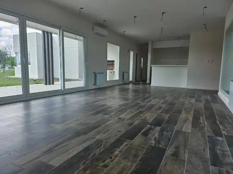 Casa en Venta en Haras Del Sur 3, USD 320.000