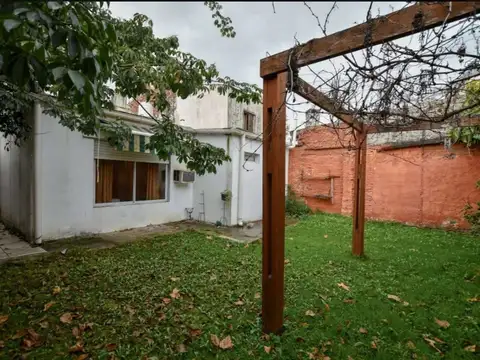CASA EN VENTA LA PLATA 2 DORMITORIOS