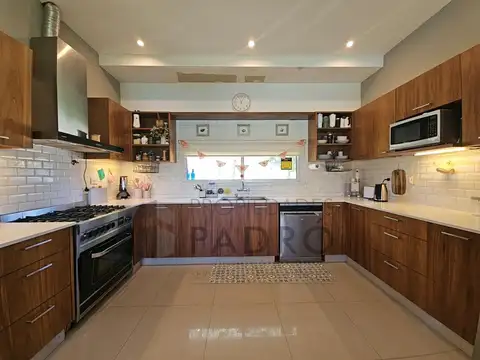 Casa 6 ambientes con 3 baños