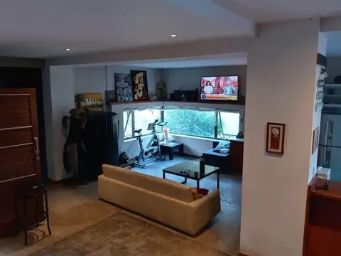 Oficina 10 ambientes con 4 baños