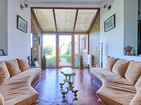 Casa 7 ambientes con 4 baños