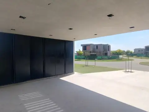 VENTA - CASA 9 AMBIENTES - COSTAS - PUERTOS ESCOBAR