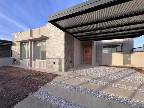 Casa 6 ambientes con 2 baños
